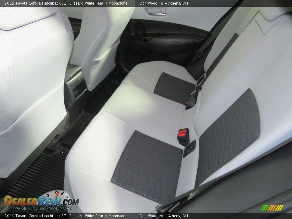 2019 Toyota Corolla Hatchback SE Blizzard White Pearl / Moonstone Photo #22