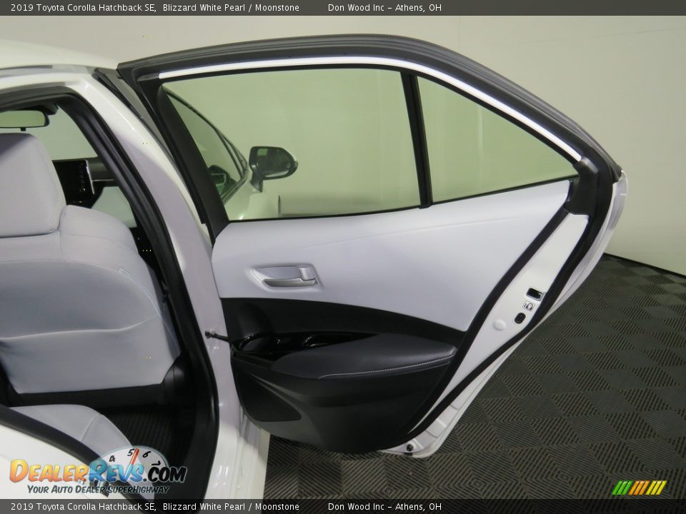 2019 Toyota Corolla Hatchback SE Blizzard White Pearl / Moonstone Photo #23