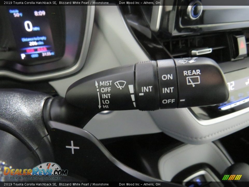 2019 Toyota Corolla Hatchback SE Blizzard White Pearl / Moonstone Photo #28