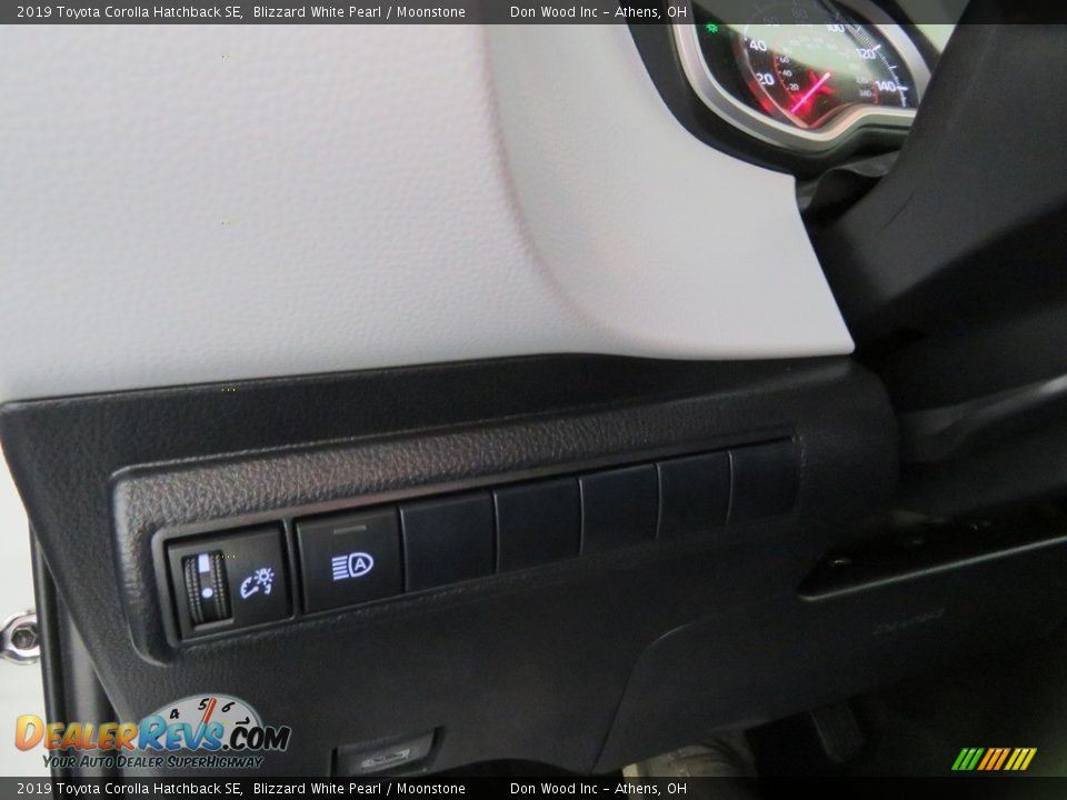 2019 Toyota Corolla Hatchback SE Blizzard White Pearl / Moonstone Photo #31