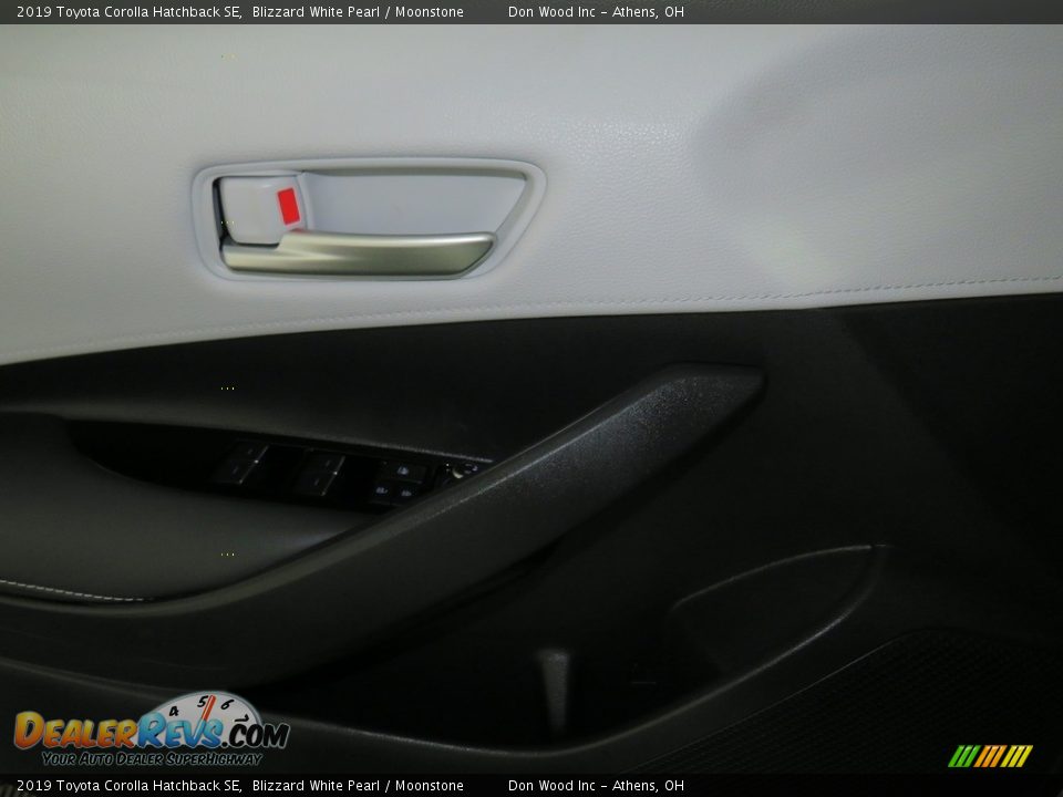2019 Toyota Corolla Hatchback SE Blizzard White Pearl / Moonstone Photo #32
