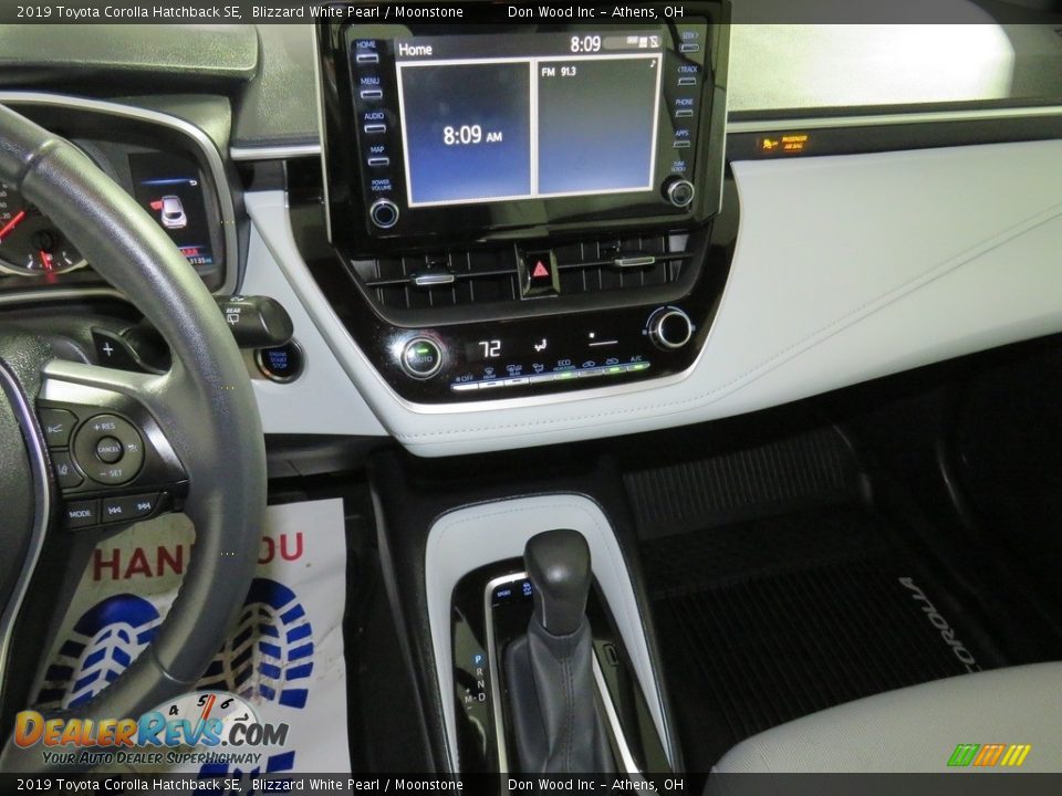 2019 Toyota Corolla Hatchback SE Blizzard White Pearl / Moonstone Photo #33