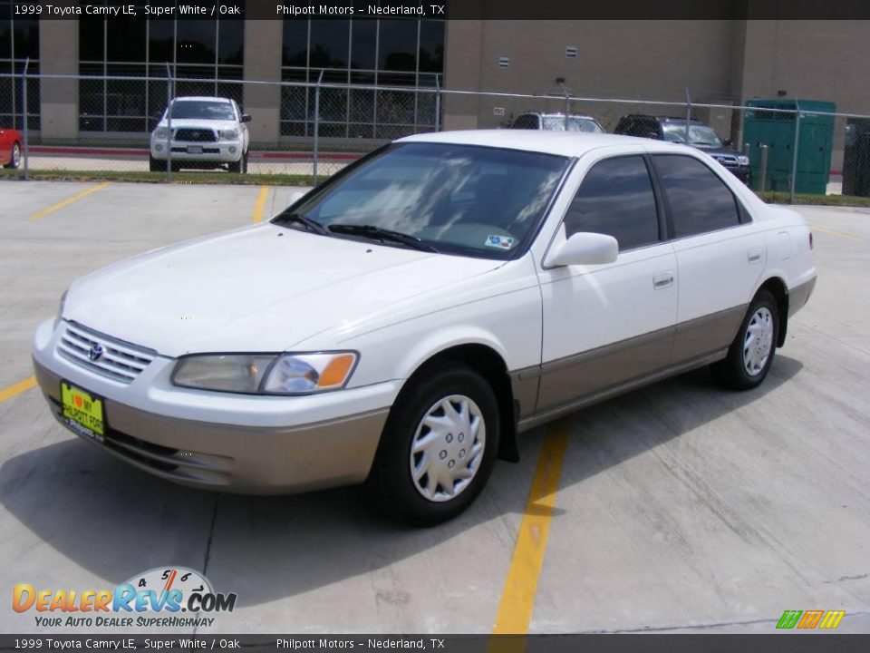 1999 Toyota Camry LE Super White / Oak Photo #7