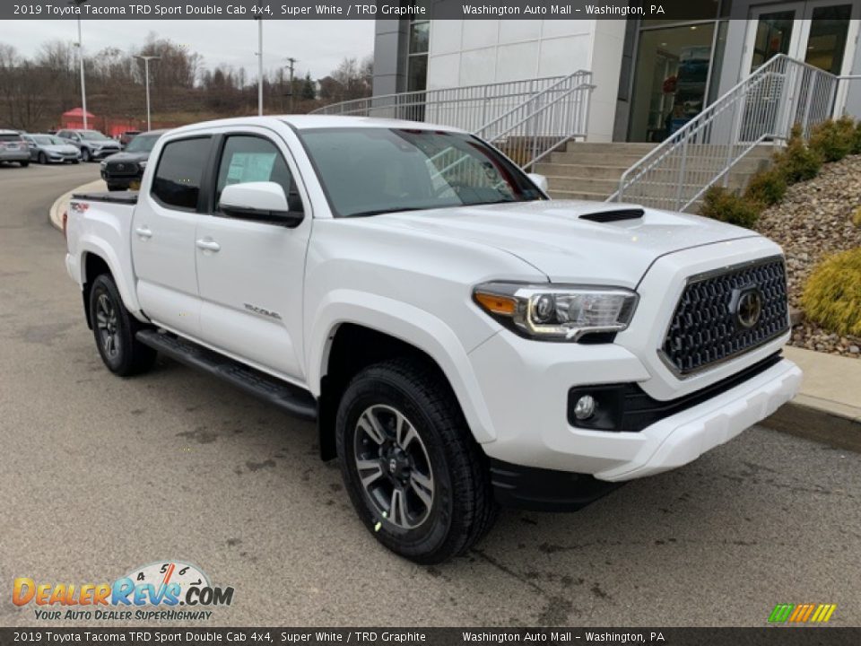 Front 3/4 View of 2019 Toyota Tacoma TRD Sport Double Cab 4x4 Photo #1