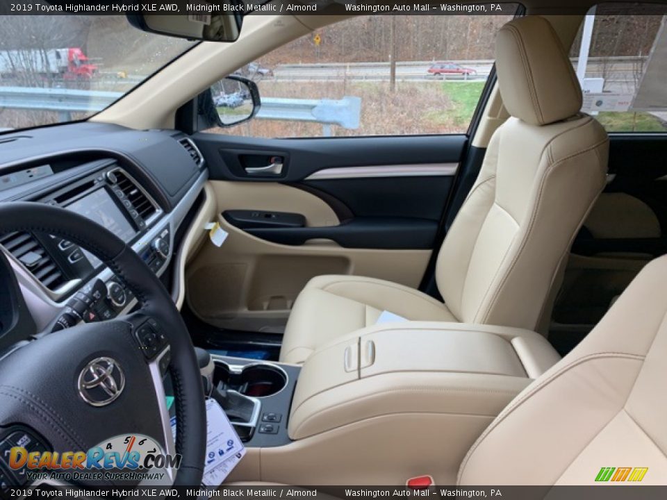 Front Seat of 2019 Toyota Highlander Hybrid XLE AWD Photo #4