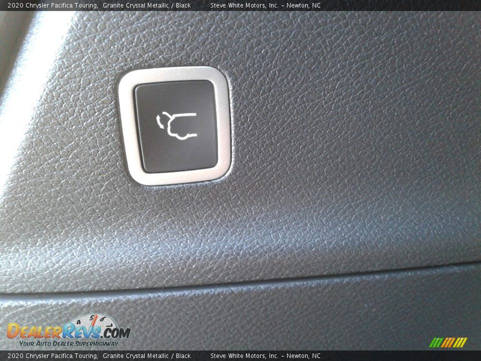 2020 Chrysler Pacifica Touring Granite Crystal Metallic / Black Photo #13