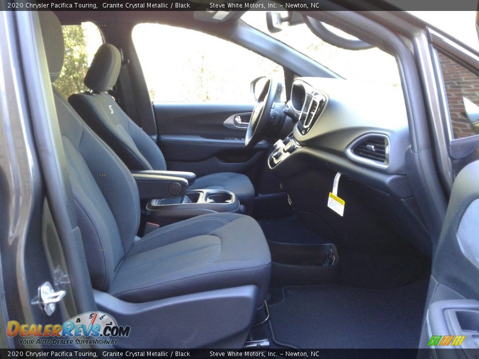 2020 Chrysler Pacifica Touring Granite Crystal Metallic / Black Photo #17