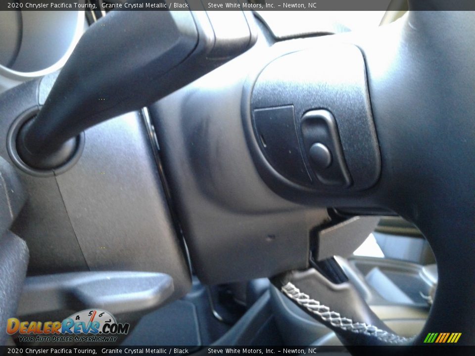 2020 Chrysler Pacifica Touring Granite Crystal Metallic / Black Photo #18
