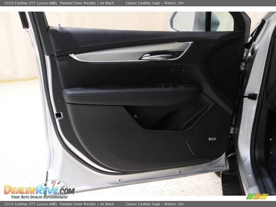 2019 Cadillac XT5 Luxury AWD Radiant Silver Metallic / Jet Black Photo #4