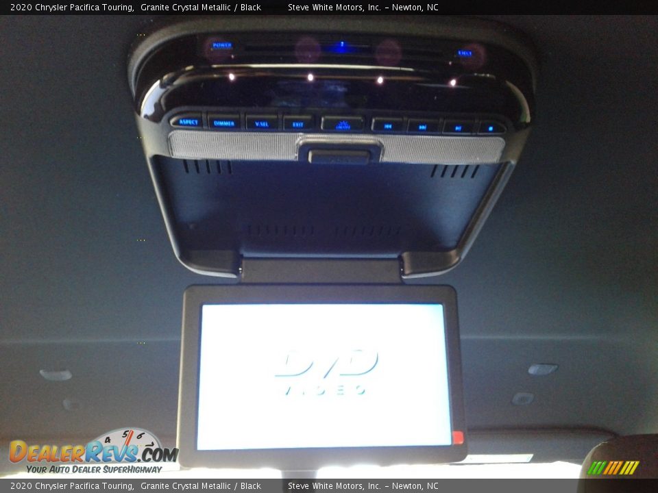2020 Chrysler Pacifica Touring Granite Crystal Metallic / Black Photo #35