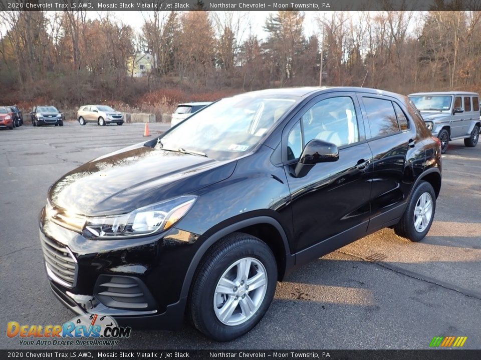 Front 3/4 View of 2020 Chevrolet Trax LS AWD Photo #1