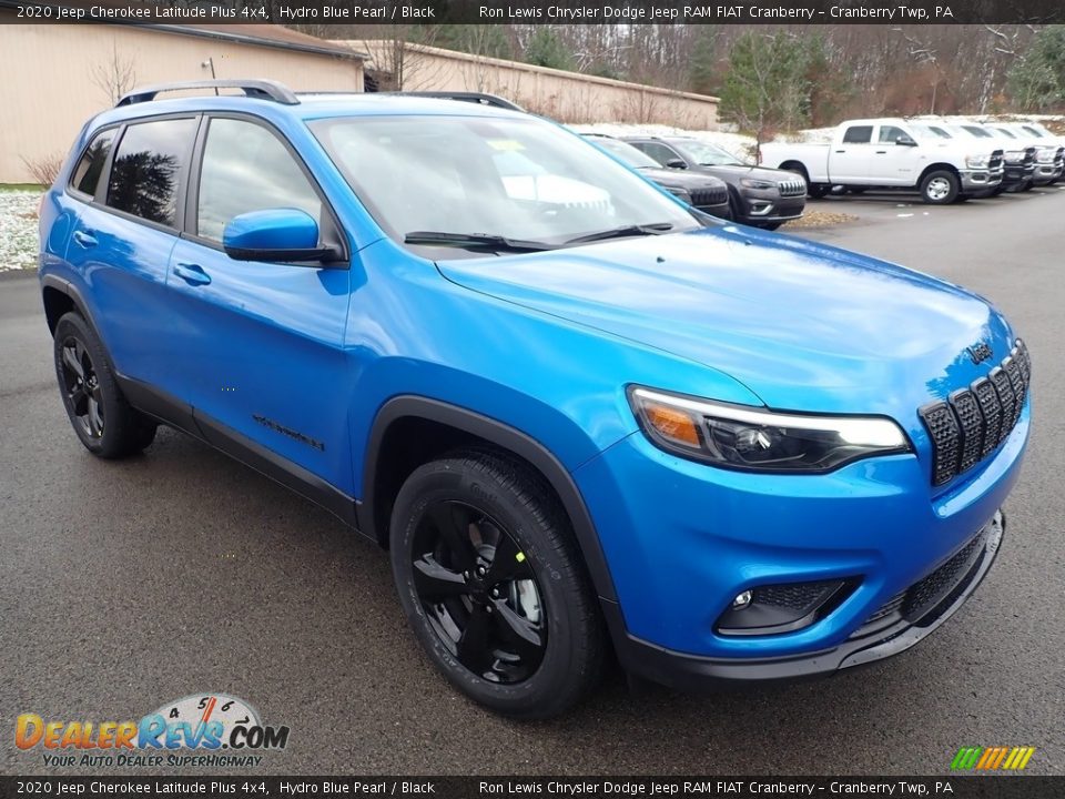 Front 3/4 View of 2020 Jeep Cherokee Latitude Plus 4x4 Photo #7