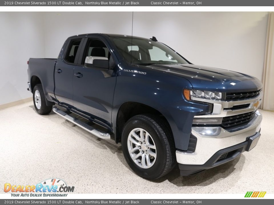 Front 3/4 View of 2019 Chevrolet Silverado 1500 LT Double Cab Photo #1