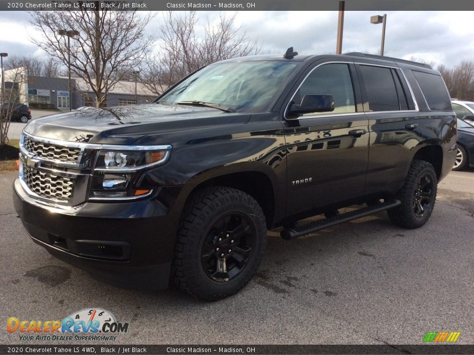 Front 3/4 View of 2020 Chevrolet Tahoe LS 4WD Photo #5