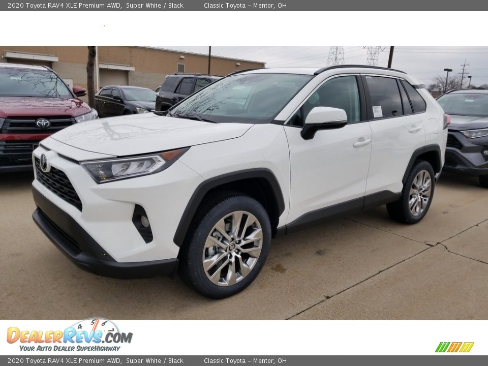 Front 3/4 View of 2020 Toyota RAV4 XLE Premium AWD Photo #1