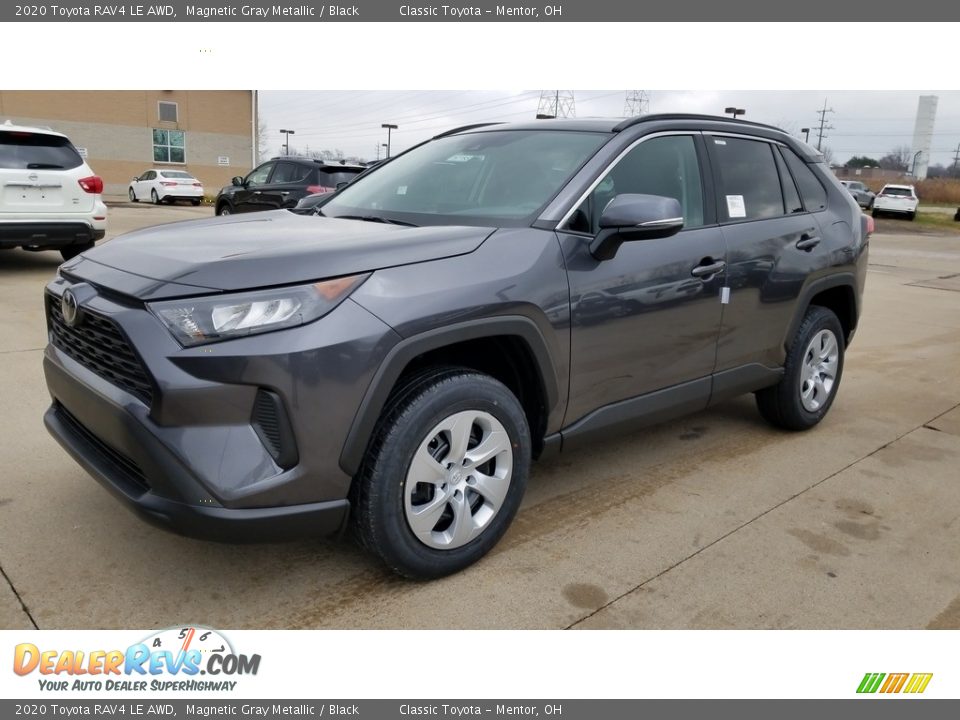 Front 3/4 View of 2020 Toyota RAV4 LE AWD Photo #1