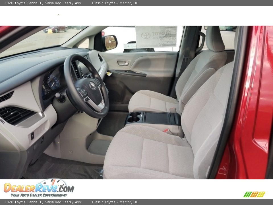 Front Seat of 2020 Toyota Sienna LE Photo #2