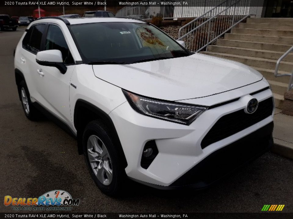 Front 3/4 View of 2020 Toyota RAV4 XLE AWD Hybrid Photo #1