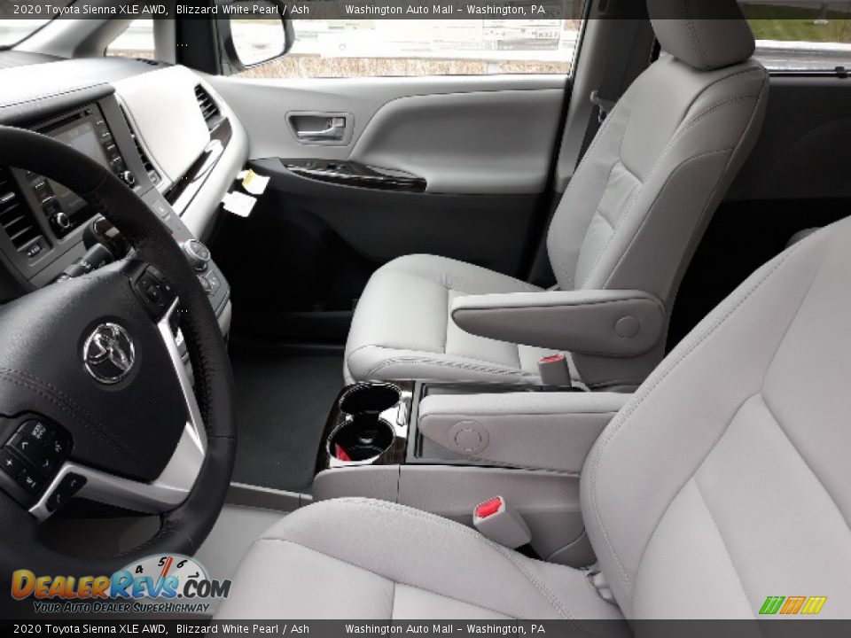 2020 Toyota Sienna XLE AWD Blizzard White Pearl / Ash Photo #4