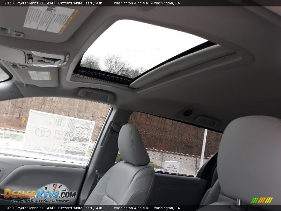 2020 Toyota Sienna XLE AWD Blizzard White Pearl / Ash Photo #6