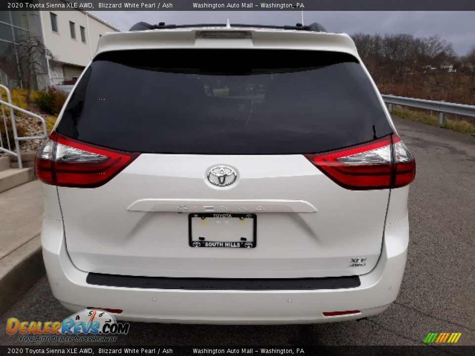 2020 Toyota Sienna XLE AWD Blizzard White Pearl / Ash Photo #8