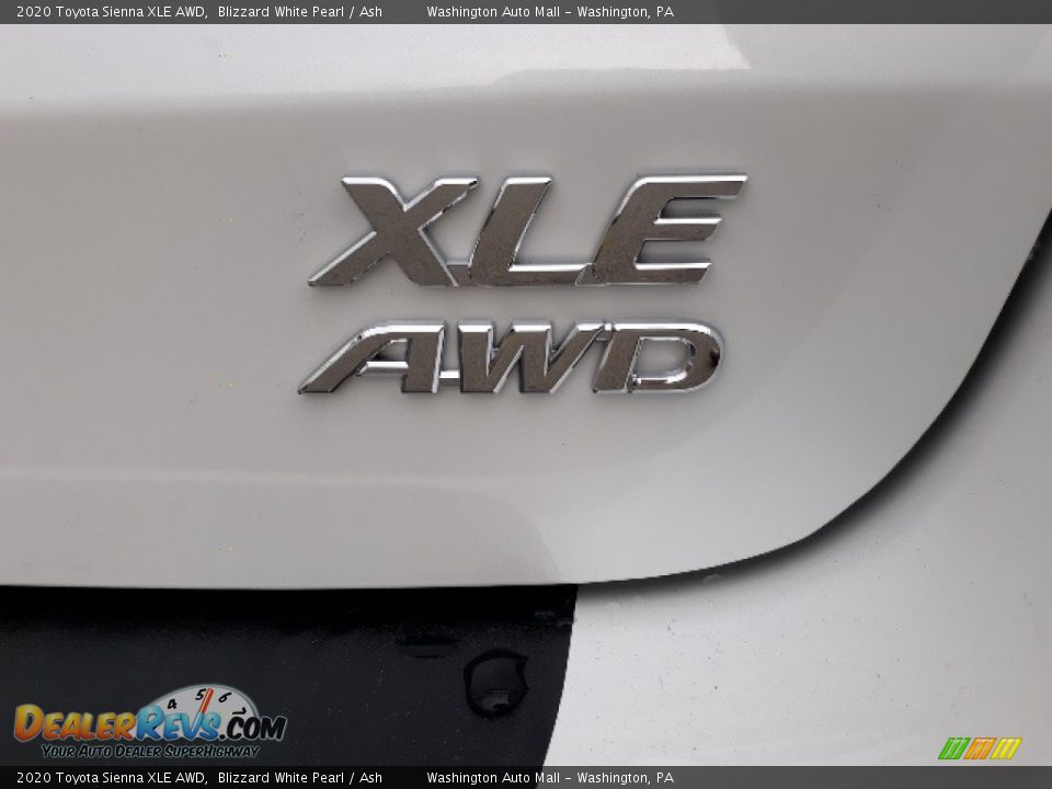 2020 Toyota Sienna XLE AWD Blizzard White Pearl / Ash Photo #9