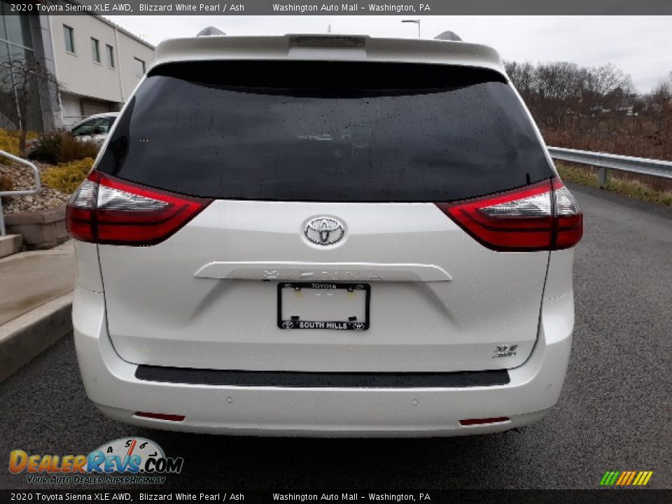 2020 Toyota Sienna XLE AWD Blizzard White Pearl / Ash Photo #8