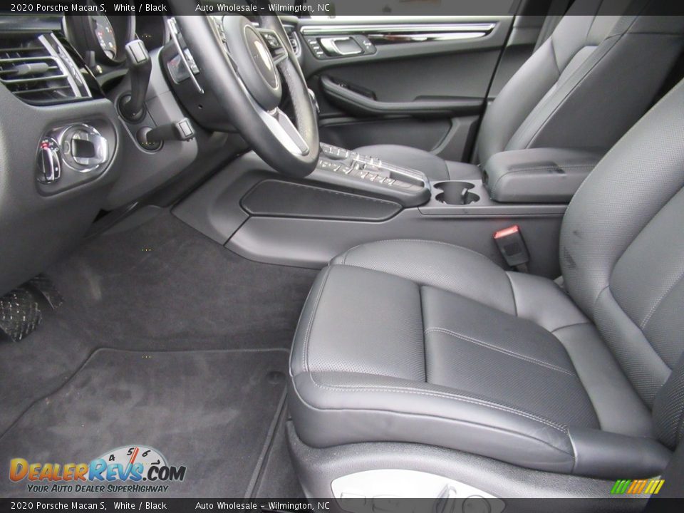 Front Seat of 2020 Porsche Macan S Photo #9