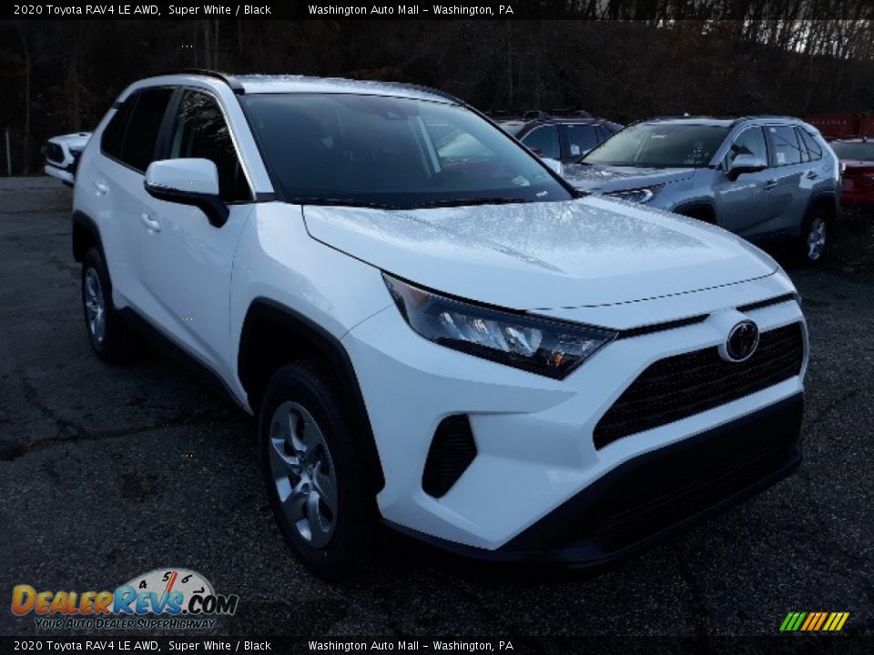 Front 3/4 View of 2020 Toyota RAV4 LE AWD Photo #1