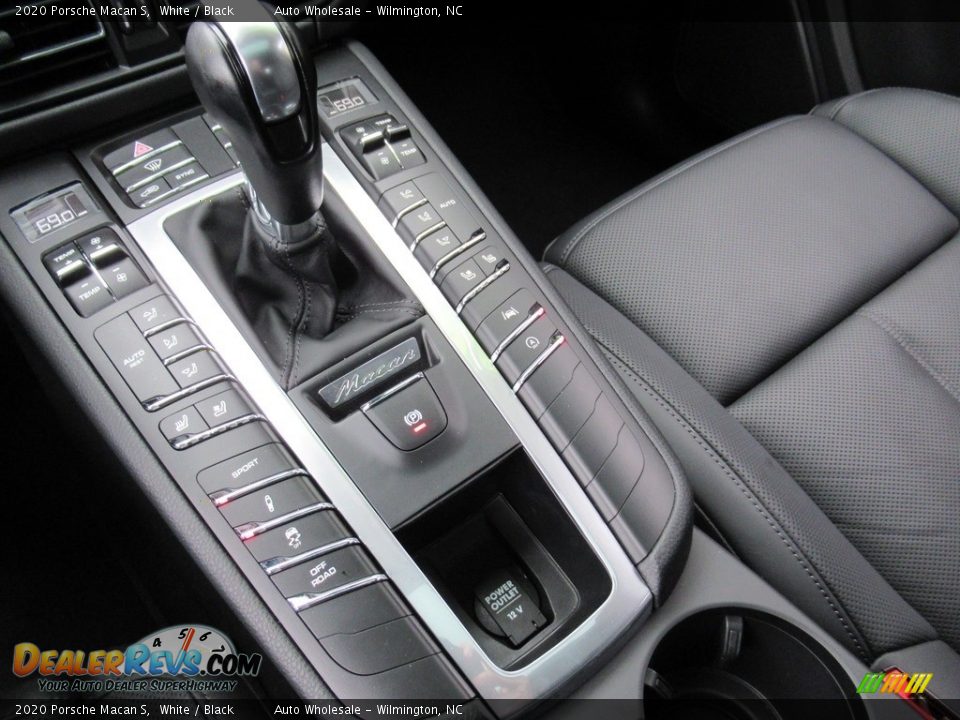 2020 Porsche Macan S Shifter Photo #19