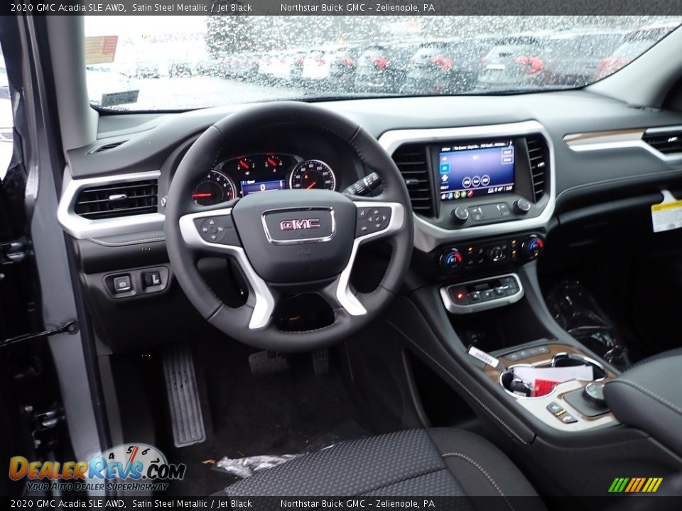 Dashboard of 2020 GMC Acadia SLE AWD Photo #15