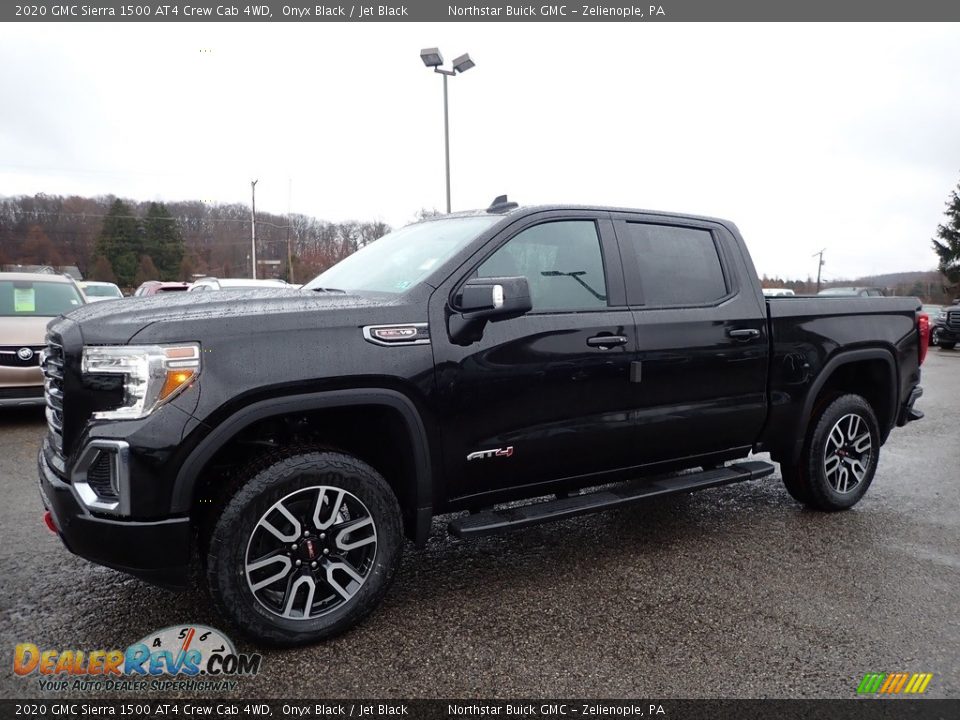 Front 3/4 View of 2020 GMC Sierra 1500 AT4 Crew Cab 4WD Photo #1
