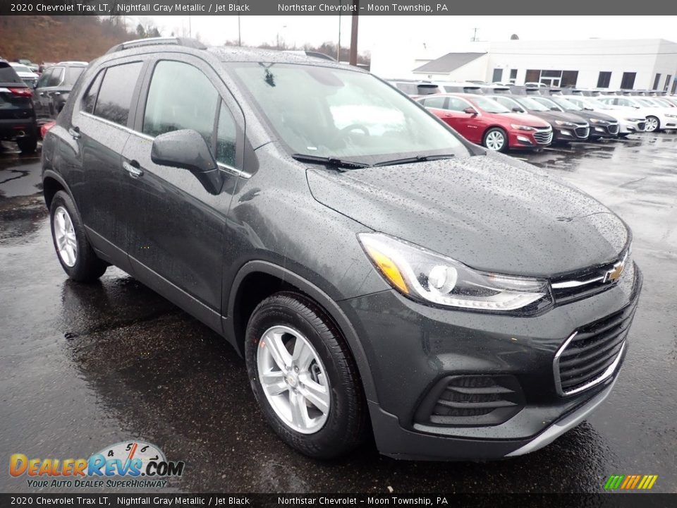 Front 3/4 View of 2020 Chevrolet Trax LT Photo #7