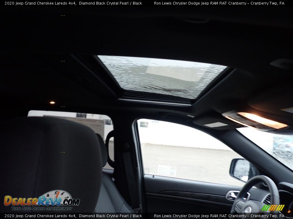 2020 Jeep Grand Cherokee Laredo 4x4 Diamond Black Crystal Pearl / Black Photo #12