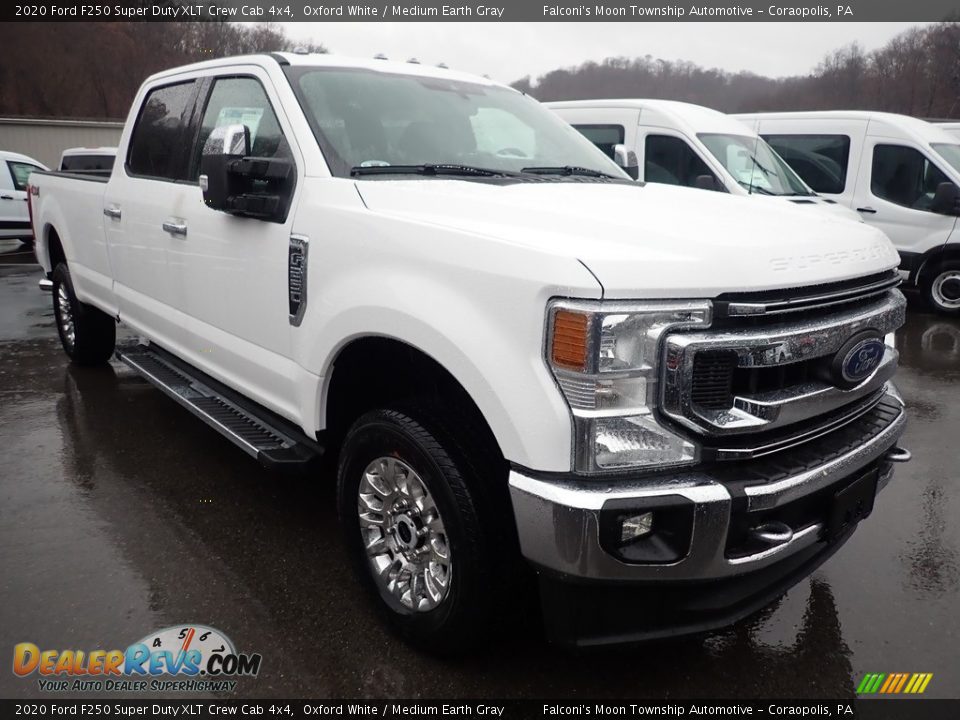 Front 3/4 View of 2020 Ford F250 Super Duty XLT Crew Cab 4x4 Photo #3