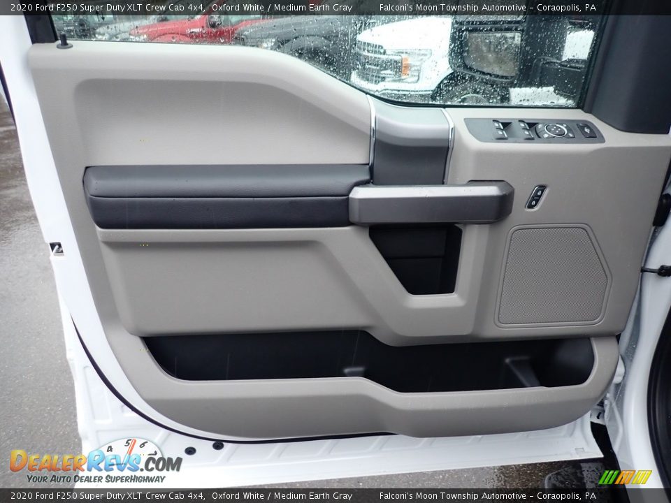 2020 Ford F250 Super Duty XLT Crew Cab 4x4 Oxford White / Medium Earth Gray Photo #9