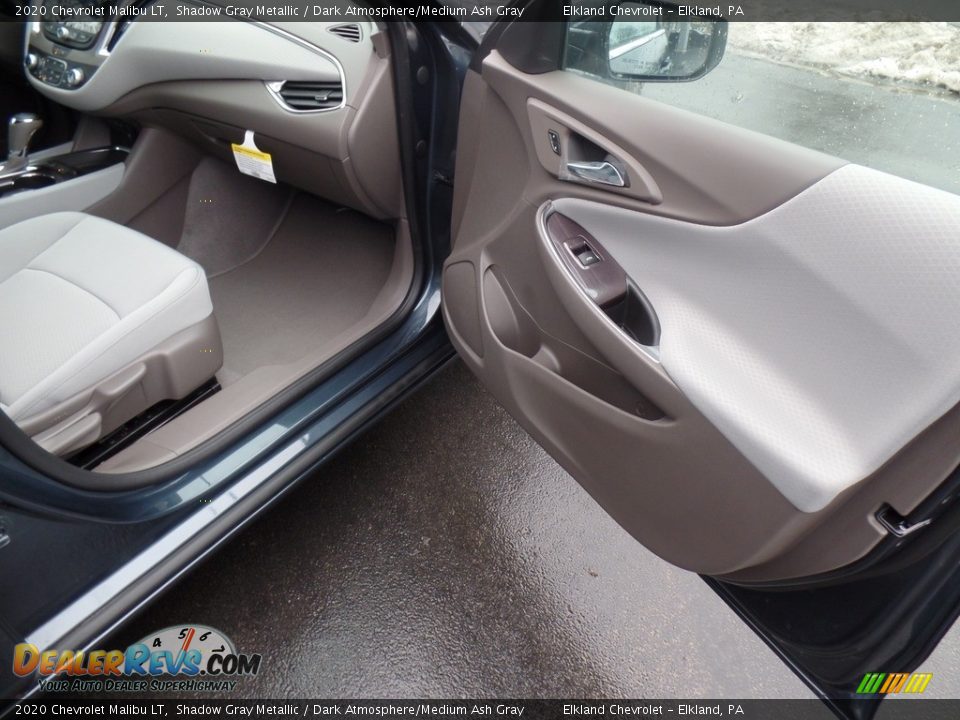 Door Panel of 2020 Chevrolet Malibu LT Photo #32