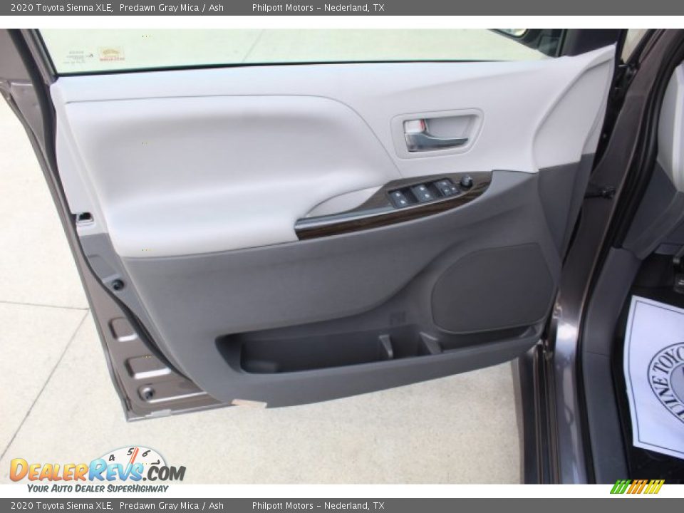 2020 Toyota Sienna XLE Predawn Gray Mica / Ash Photo #9