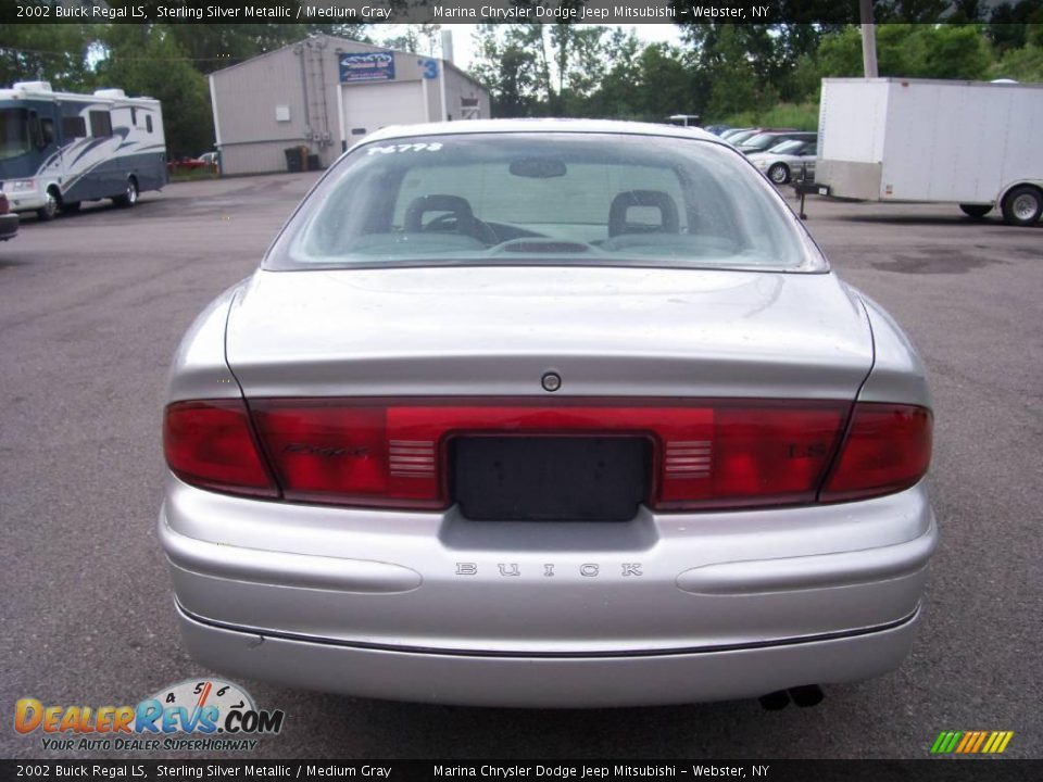 2002 Buick Regal LS Sterling Silver Metallic / Medium Gray Photo #9