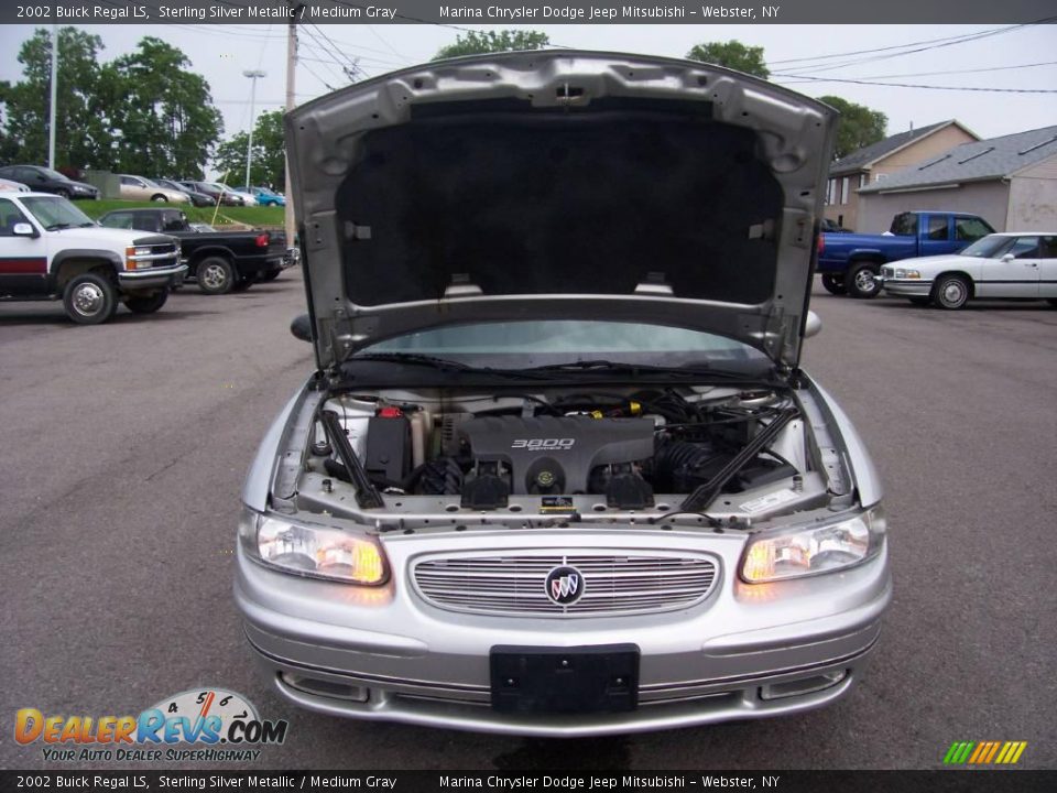 2002 Buick Regal LS Sterling Silver Metallic / Medium Gray Photo #14