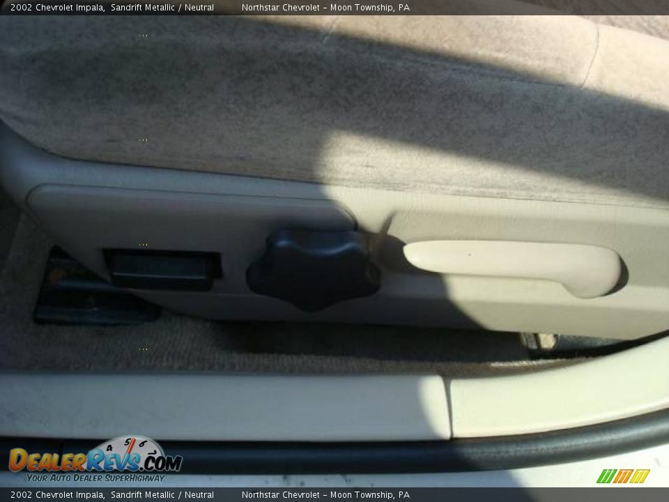 2002 Chevrolet Impala Sandrift Metallic / Neutral Photo #15