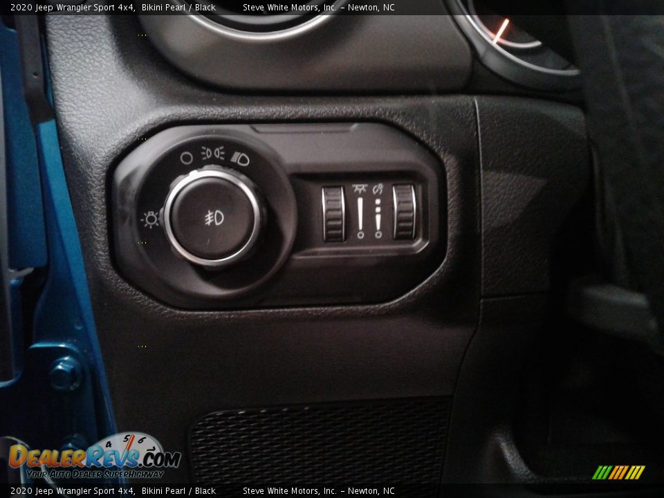 Controls of 2020 Jeep Wrangler Sport 4x4 Photo #11