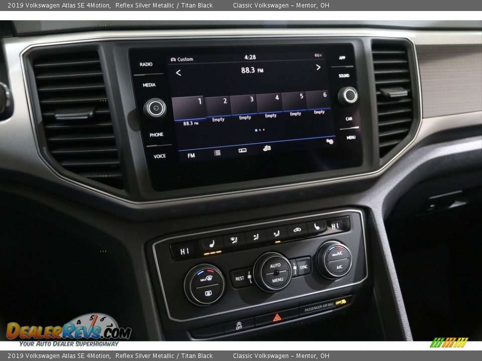 2019 Volkswagen Atlas SE 4Motion Reflex Silver Metallic / Titan Black Photo #8