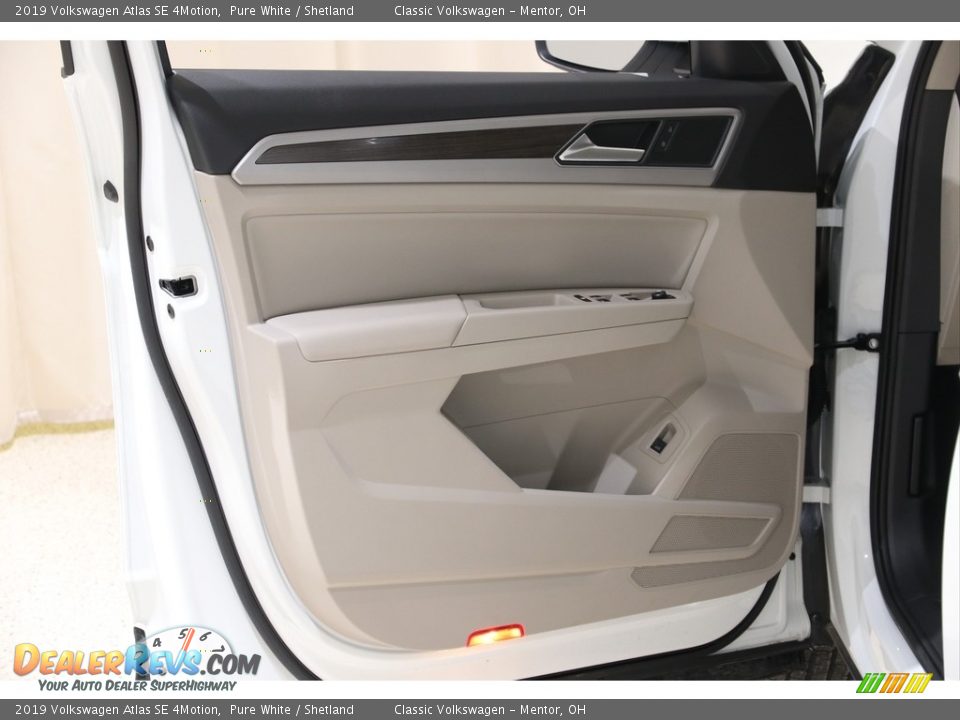 2019 Volkswagen Atlas SE 4Motion Pure White / Shetland Photo #4