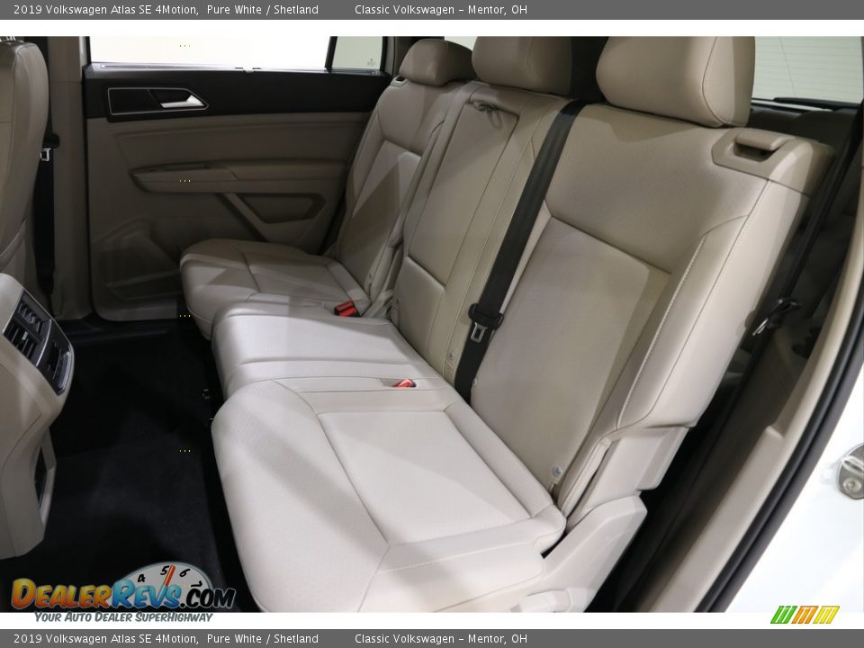 2019 Volkswagen Atlas SE 4Motion Pure White / Shetland Photo #17