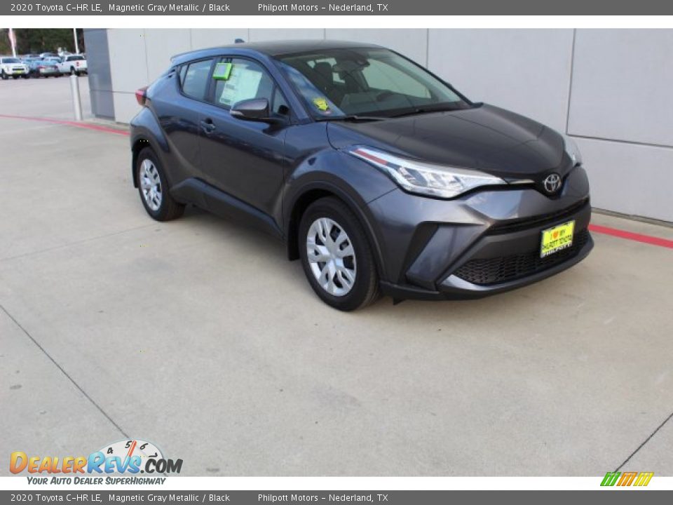 Front 3/4 View of 2020 Toyota C-HR LE Photo #2