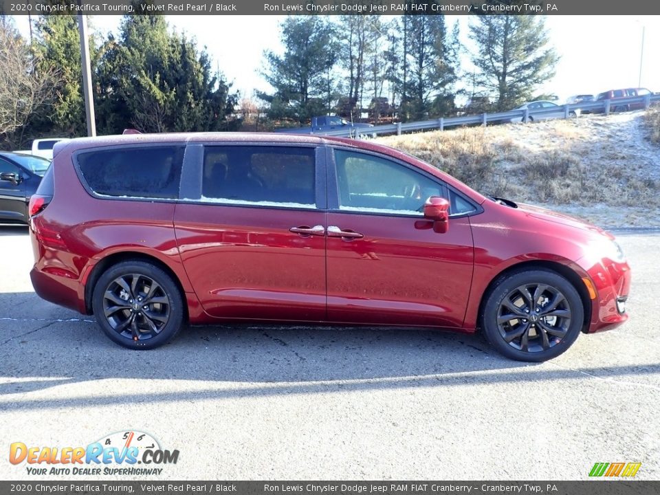 2020 Chrysler Pacifica Touring Velvet Red Pearl / Black Photo #5