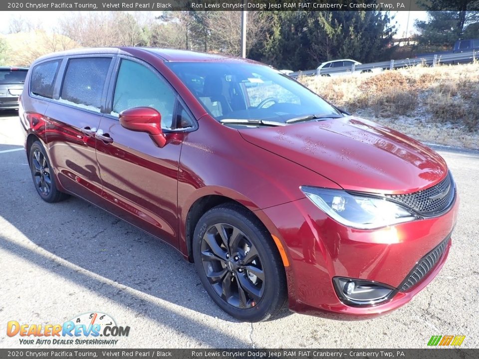 2020 Chrysler Pacifica Touring Velvet Red Pearl / Black Photo #6