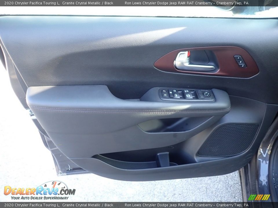 2020 Chrysler Pacifica Touring L Granite Crystal Metallic / Black Photo #14