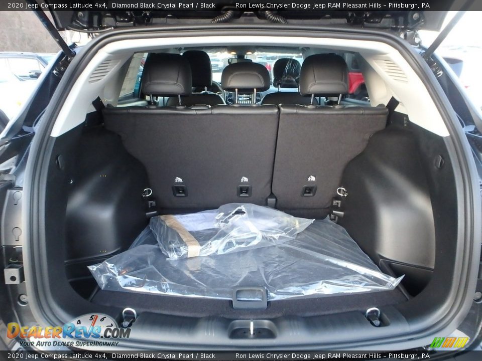 2020 Jeep Compass Latitude 4x4 Diamond Black Crystal Pearl / Black Photo #5